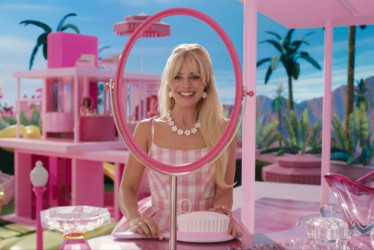 Margot Robbie es la protagonista de esta película de Barbie. Es una de las fundadoras de la productora LuckyChap, encargada de la elaboración de la cinta.