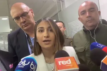 Laura Sarabia, exjefa de gabinete del presidente, Gustavo Petro, habló con los medios de comunicación tras declarar ante el CNE.