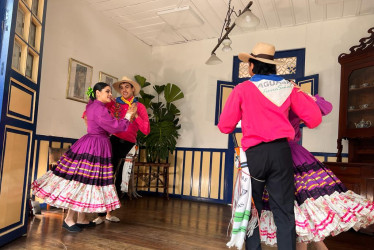 El grupo Danzas Pipintá acompañó el lanzamiento en la Secretaría de Cultura de Caldas. 