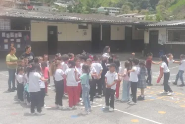 En la sede de la escuela Urbano Ruiz de la I.E. Pensilvania activaron el plan de evacuación exitosamente. En menos de un minuto todos los niños y profesores estaban reunidos en el punto de encuentro previamente establecido.