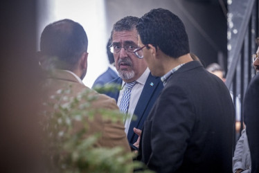 El presidente electo de Guatemala, Bernardo Arévalo de León, avisa que peligra la “estabilidad democrática”.