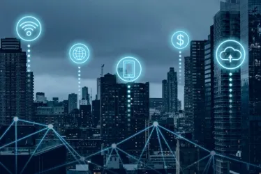 Ilustración de ciudad inteligente futurista con tecnología de red global 5g.