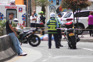  El caso de ayer en la Avenida Santander, en la que una mujer de 80 años cayó de una buseta en movimiento y falleció. 