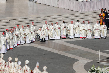 El papa Francisco presidió con los nuevos cardenales la Santa Misa de apertura del Sínodo de los Obispos en la Plaza de San Pedro, Ciudad del Vaticano.
