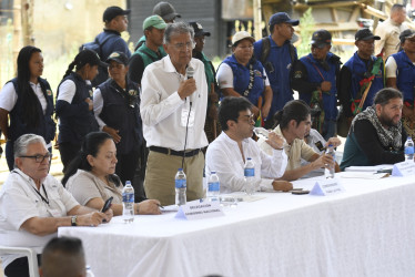 Camilo González Posso, coordinador de la delegación negociadora del Gobierno con el Emc, durante una declaración conjunta de las partes.