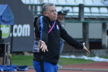 Los gestos de disgusto del técnico Pedro Sarmiento fueron notorios en el duelo ante Medellín.
