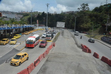 El conductor resultó lesionado. El acontecimiento ocurrió en la vía Panamericana, en el sector de Los Cámbulos de Manizales.