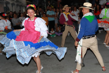 Cerca de 40 grupos, de Salamina y municipios vecinos, participaron en el Desfile de Comparsas.