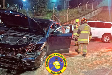 El carro en el que se movilizaba el lesionado se chocó contra un muro en la entrada de Almacafé, en la vía Manizales - Chinchiná.