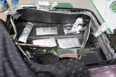 Esta es la maleta con la heroína, sobre la que no se pudo verificar quién la portaba.