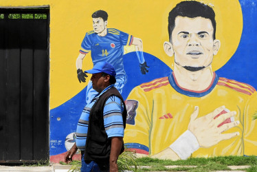 Foto | EFE | LA PATRIA En la casa familiar del futbolista Luis Díaz hay un mural en homenaje al jugador de la selección Colombia.