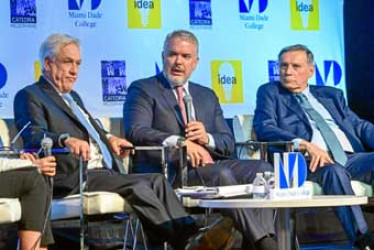 El expresidente de Colombia Iván Duque, el exmandatario de Chile, Sebastián Piñera, y el de Ecuador, Jamil Mahuad, participaron durante la inauguración de la octava edición del foro Diálogo Presidencial en Miami, Florida (EE.UU.).