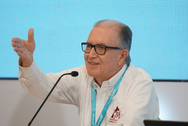 Elías Mejía, presidente del 92.º Congreso, se refirió a la creación de instancias paralelas, promovidas por el Gobierno, frente al ministro de Hacienda.