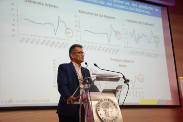 Javier Díaz, presidente de Analdex, presentó el análisis de su institución sobre el comercio exterior del departamento y escuchó las inquietudes de algunos comerciantes de cara al 2024.