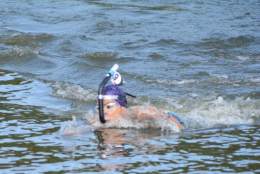 Jhoana Andrea Alegría (número 9) logró su segunda presea en los actuales Juegos. La primera fue de bronce, obtenida con el equipo caldense de relevo en natación con aletas.