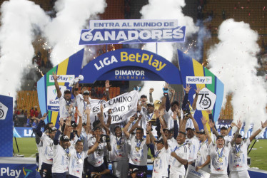 Los barranquilleros, dirigidos por Arturo Reyes, igualaron la serie con un tanto al minuto 89. En la definición desde el punto penal no erraron y quedaron campeones del fútbol colombiano por décima vez en su historia.