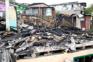 El incendio ocurrió en la tarde del 24 de diciembre en el sector de La Tolfa, en el barrio El Playón. Cuatro personas resultaron damnificadas.