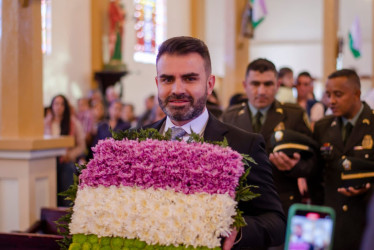 La ofrenda floral que llevó a su posesión el nuevo alcalde de Marulanda, Leonardo Andrés Giraldo Botero.