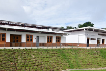 La sede de la Normal Superior María Escolástica, de Salamina, es una de las tres obras entregadas en el 2023 por el FFIE y la Secretaría de Educación.