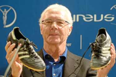 El exjugador y exentrenador alemán Franz Beckenbauer murió ayer a los 78 años de edad, informó su familia.