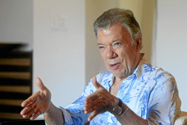 El expresidente Juan Manuel Santos asegura que en un proceso de paz no se puede improvisar. 