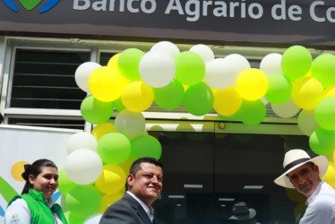 La apertura del Banco Agrario de la cabecera de Palestina se dio con la presencia de Hernando Chica Zuccardi, presidente de la entidad financiera.