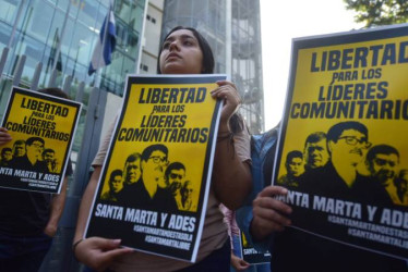 Los fiscales acusan a los ambientalistas de secuestrar y asesinar, el 22 de agosto de 1989, a María Inés Alvarenga, una mujer que colaboró con la guerrilla durante la guerra civil que vivió El Salvador entre 1980 y 1992.