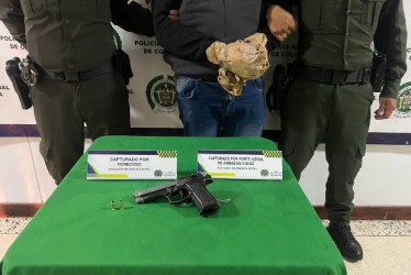 En la vereda Caracolí, de Supía, mataron con arma de fuego a Jhon Henry Gañan, de 35 años de edad. La Policía halló esta pistola, con la que supuestamente atacaron al ciudadano. 