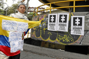 Foto | EFE | LA PATRIA Colombianos afines al Gobierno solicitan a la Corte Suprema de Justicia que elija cuanto antes a la nueva fiscal.