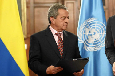 El secretario general del Ministerio de Relaciones Exteriores, José Antonio Salazar, firmó la resolución con la que se adjudicó el contrato a la Unión Temporal Pasaportes 2023, liderada por Thomas Greg & Sons.