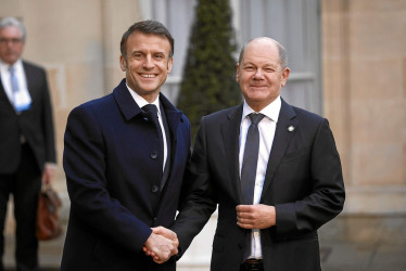 Los líderes políticos de Francia y Alemania, Emmanuel Macron y Olaf Scholz, en la cumbre sobre Ucrania.
