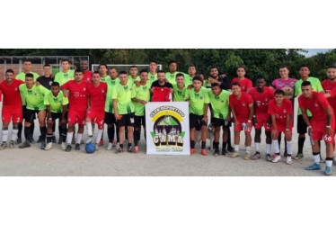 El equipo de Gama Riosucio Supía, en Sipirra, donde se presentó por primera vez. Hoy juega con Manizales FC.