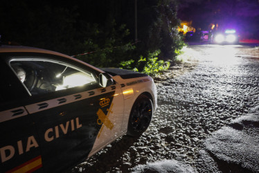 La Guardia Civil investiga el hallazgo de los cadáveres de tres hombres de nacionalidad colombiana que presentaban impactos de bala junto a un coche en Gola de Pujol, una zona cercana a El Saler, en Valencia (España).