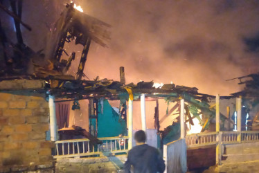 La conflagración ocurrió en la madrugada de este viernes en el barrio San Isidro de Anserma (Caldas).