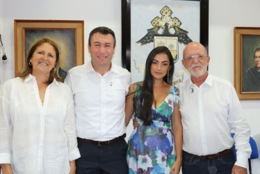 El alcalde de Pensilvania, Jesús Iván Ospina, y su esposa, Luisa Fernanda Zuluaga, se reunieron con el gobernador de Caldas, Henry Gutiérrez, y su esposa, Luz Estela Salazar.