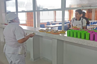 Los alumnos de Caldas empezaron a recibir desde este jueves el Programa de Alimentación Escolar.