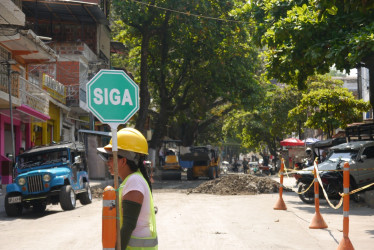 Adelantan trabajos de pavimentación en la calle 8, vía principal de Arauca. La obra, que se inició el 16 de enero, se extiende desde la esquina del Puesto de Salud hasta la estación de servicio.