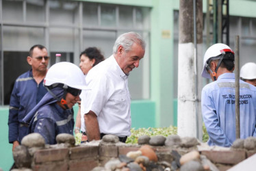 Jorge Eduardo Londoño, director nacional del Sena, durante su visita al Centro Agroempresarial de La Dorada. 