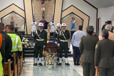 Honras fúnebres del subintendente de la Policía Sady Rivera Quintero, comandante del CAI de Aranjuez, asesinado en Ecuador.