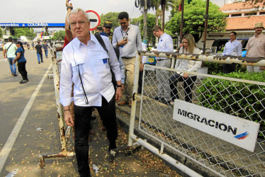 FOTO | EFE | LA PATRIA El director del Servicio de Instrumentos de Política Exterior de la Unión Europea, Peter Wagner, en su visita a las instalaciones de Migración Colombia, en Cúcuta.