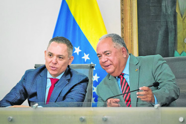 Foto | EFE | LA PATRIA  El presidente del Consejo Nacional Electoral (CNE), Elvis Amoroso, junto con el rector, Carlos Quintero, anunciaron la fecha de los comicios venezolanos.