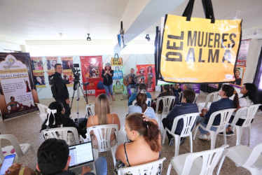 El séptimo encuentro cultural y artístico de mujeres del alma comenzó ayer en la Junta de Acción Comunal del barrio La Cumbre.