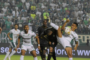 Otro valioso triunfo logró el Once Caldas anoche. Venció 1-0 al Deportivo Cali en el estadio Palmaseca, de Palmira, y volvió al lote de los ocho equipos clasificados para las semifinales. El único gol del partido lo marcó Gustavo Torres.