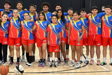 El equipo de basquetbolistas juveniles de Manizales.