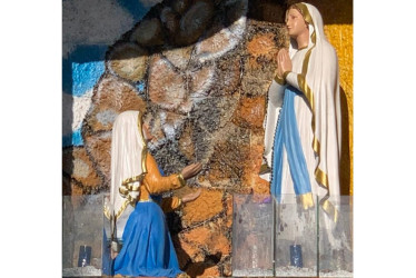 Las imágenes de la Virgen de Lourdes y de Santa Bernardita fueron restauradas.