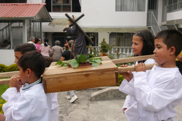 En las procesiones, los niños de Villamaría transportarán unos pasos pequeños.