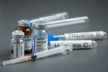La OMS advierte que algunos tipos de hepatitis son prevenibles mediante vacunación. 
