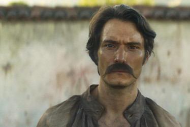 El actor colombiano Claudio Cataño representa al coronel Aureliano Buendía, adulto, en la serie 'Cien años de soledad', que estrenará Netflix este 2024. 