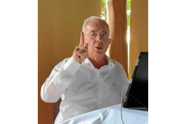 Álvaro Uribe leyó un comunicado de 43 puntos pronunciándose sobre su llamado a juicio.
