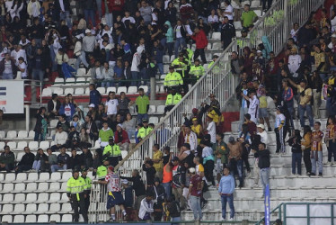 Hinchas del Deportes Tolima tuvieron altercados con los asistentes a la tribuna oriental del estadio Palogrande en el reciente partido que los pijaos perdieron 2-1 ante el Once Caldas.